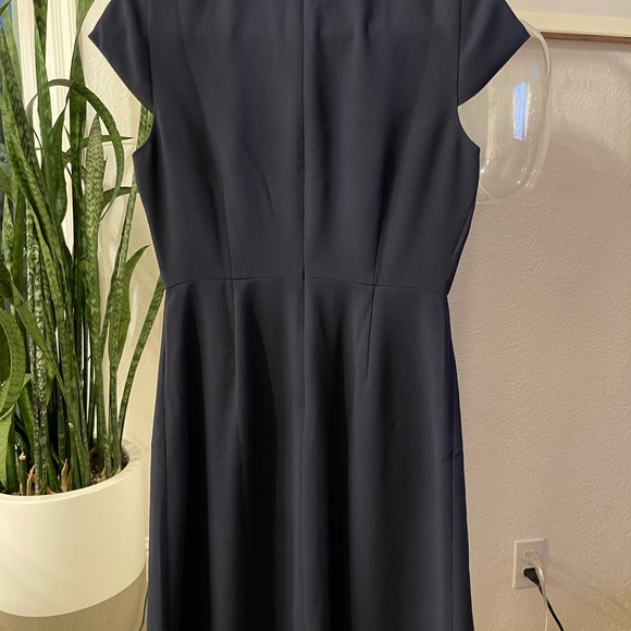 Classic knee length dress, great for work or special occasion - Picture 4 of 6